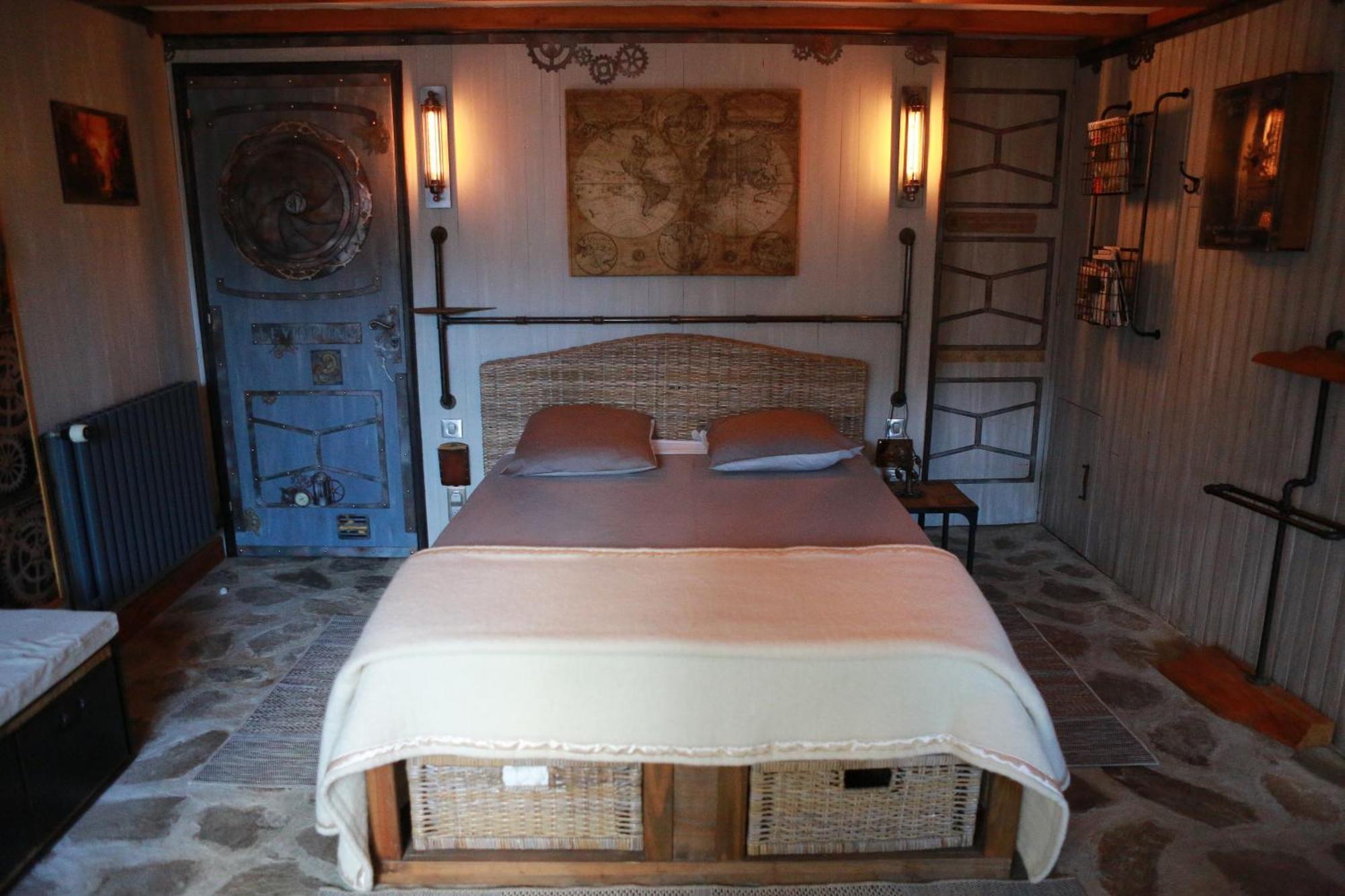 Chambre Steampunk Jules Vernes Bosbonparent Exteriér fotografie
